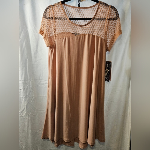 Nina Leonard Dresses & Skirts - Nina Leonard Peach Lace Short Sleeve Dress